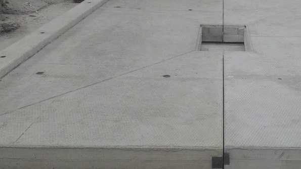 Nová drážkovaná podlaha BETON PANELY 5 v 1