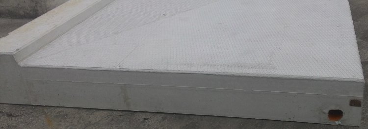 Detail povrchu a rozlišení prefabrikovaného BETON PANELU 5 v 1